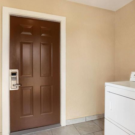 Super 8 By Wyndham Corsicana Εξωτερικό φωτογραφία