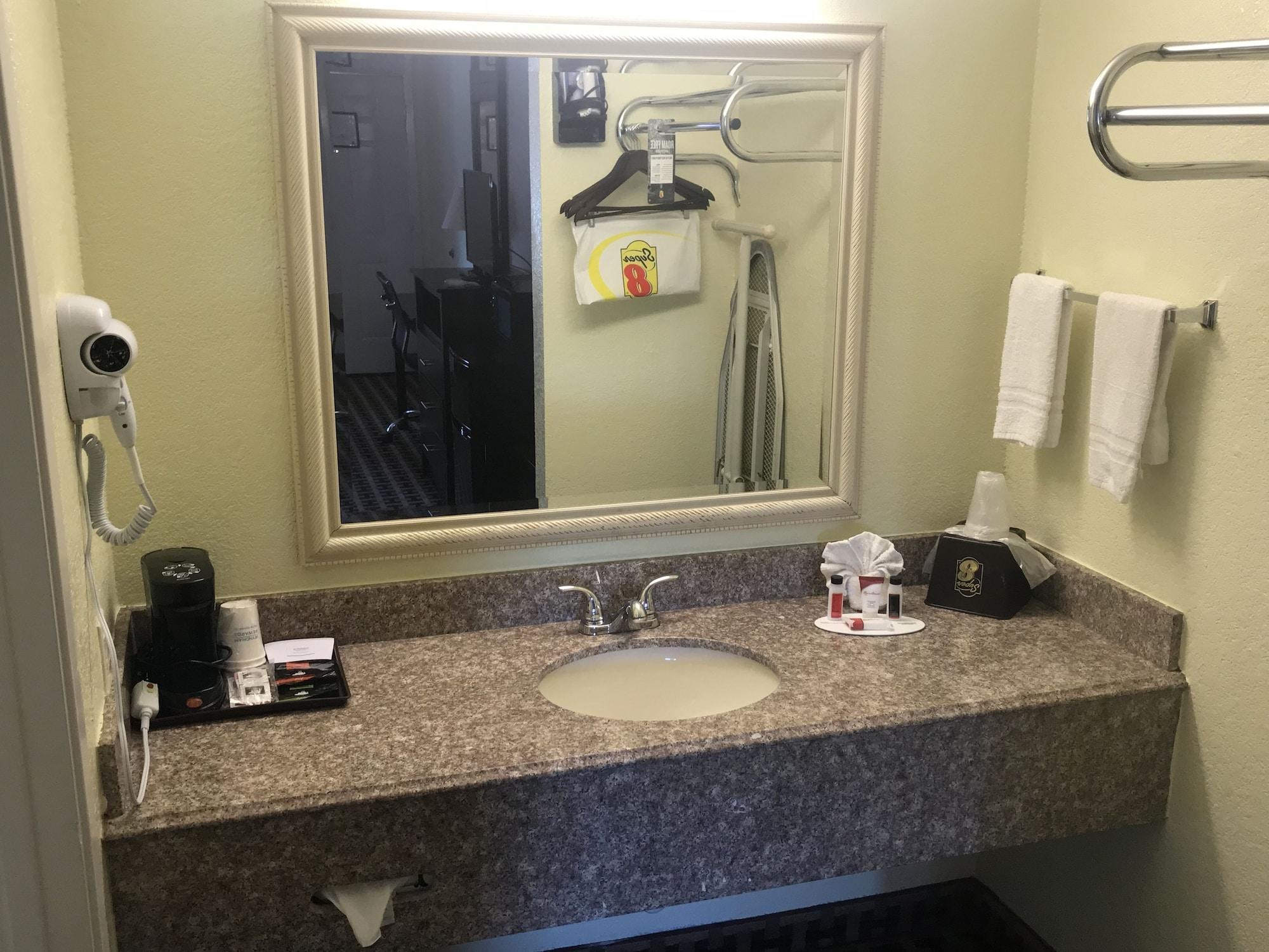 Super 8 By Wyndham Corsicana Εξωτερικό φωτογραφία