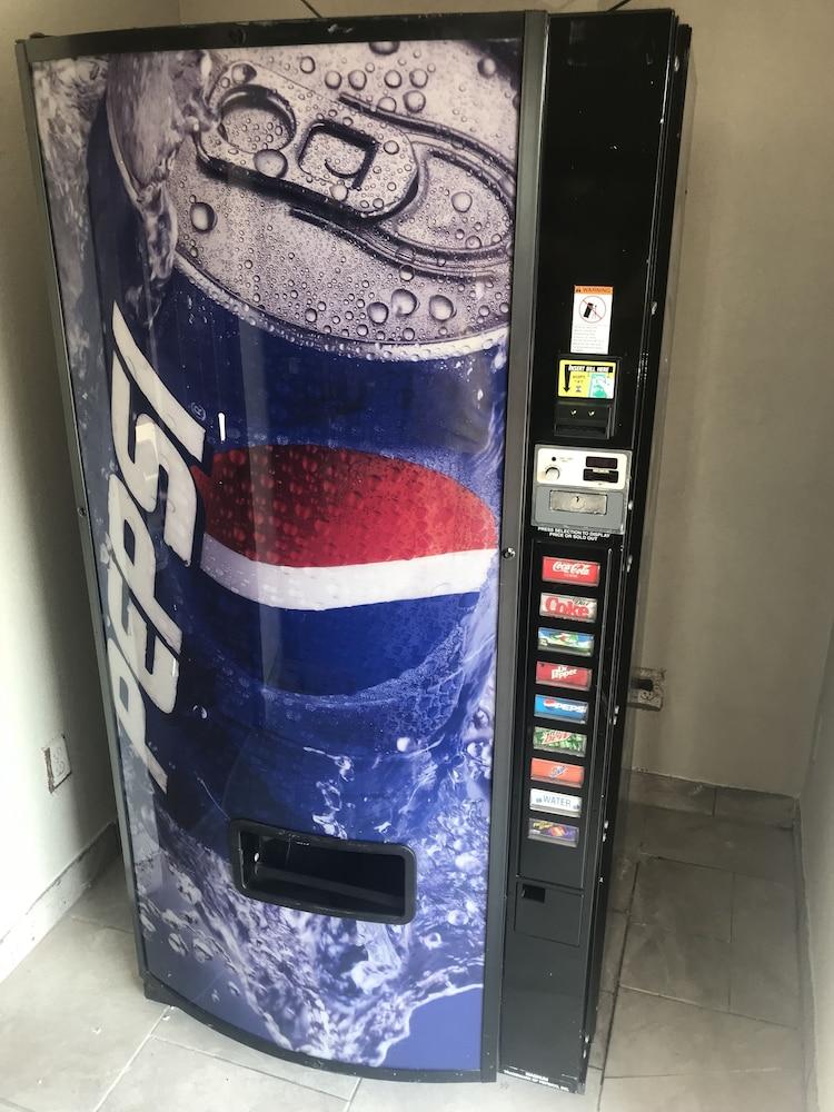 Super 8 By Wyndham Corsicana Εξωτερικό φωτογραφία