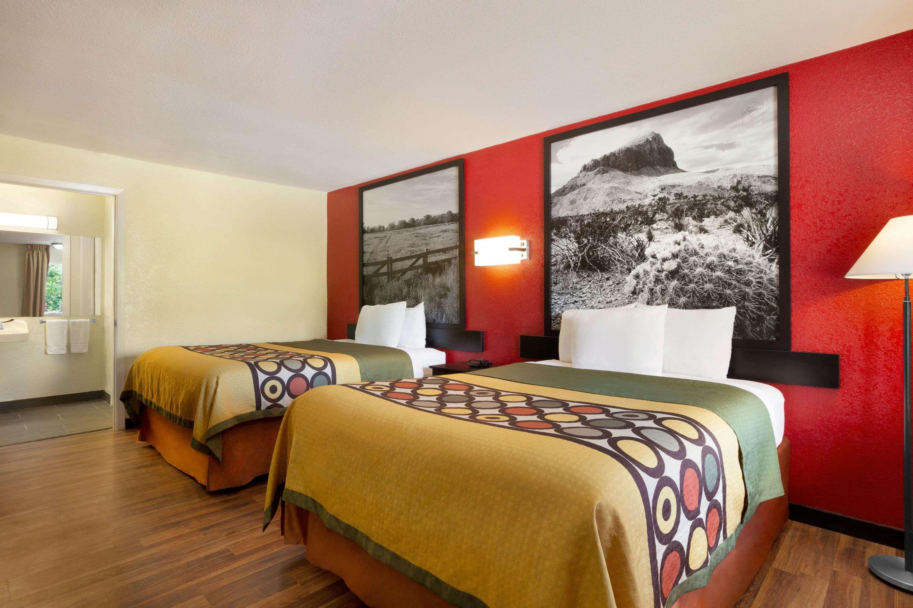 Super 8 By Wyndham Corsicana Εξωτερικό φωτογραφία