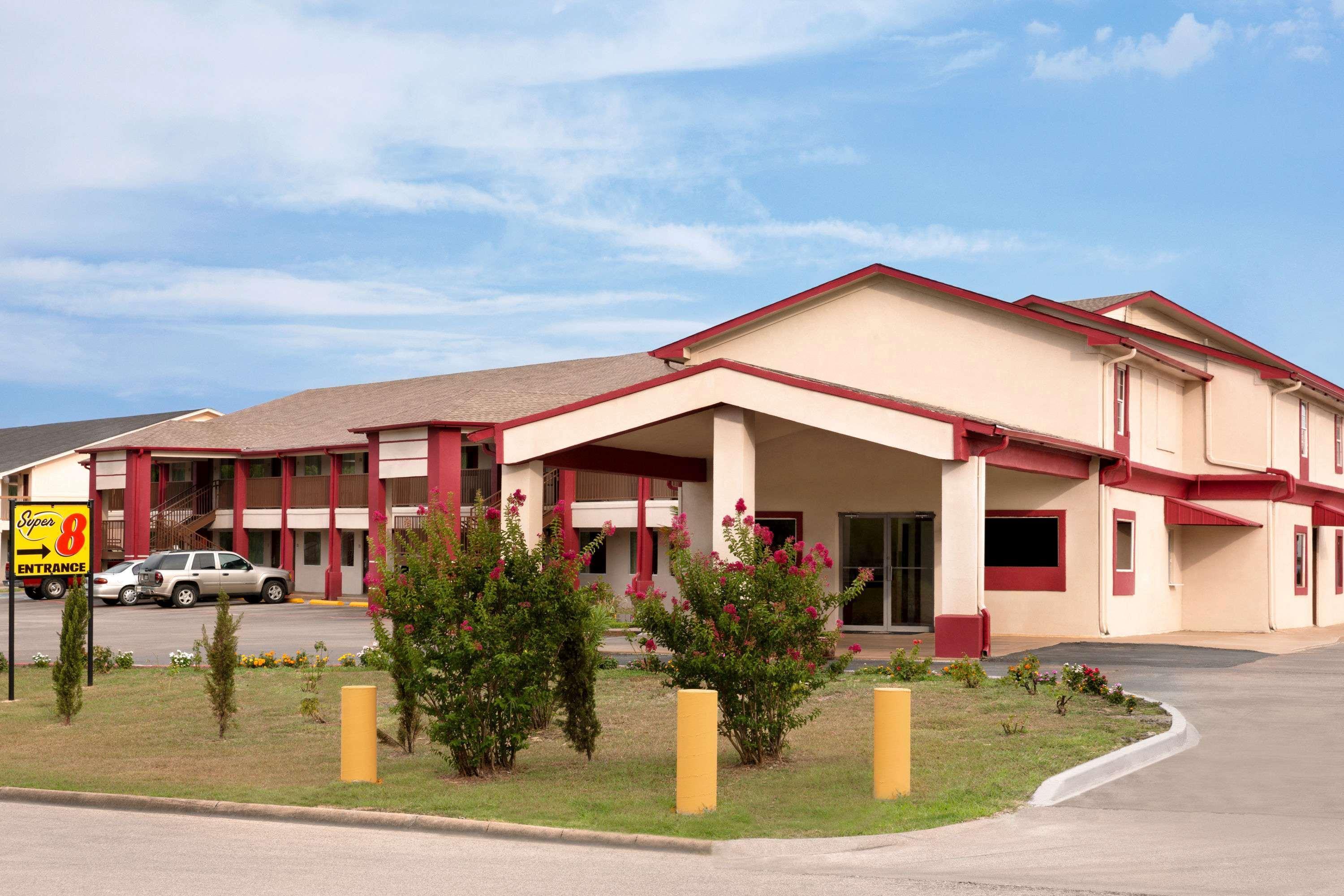 Super 8 By Wyndham Corsicana Εξωτερικό φωτογραφία