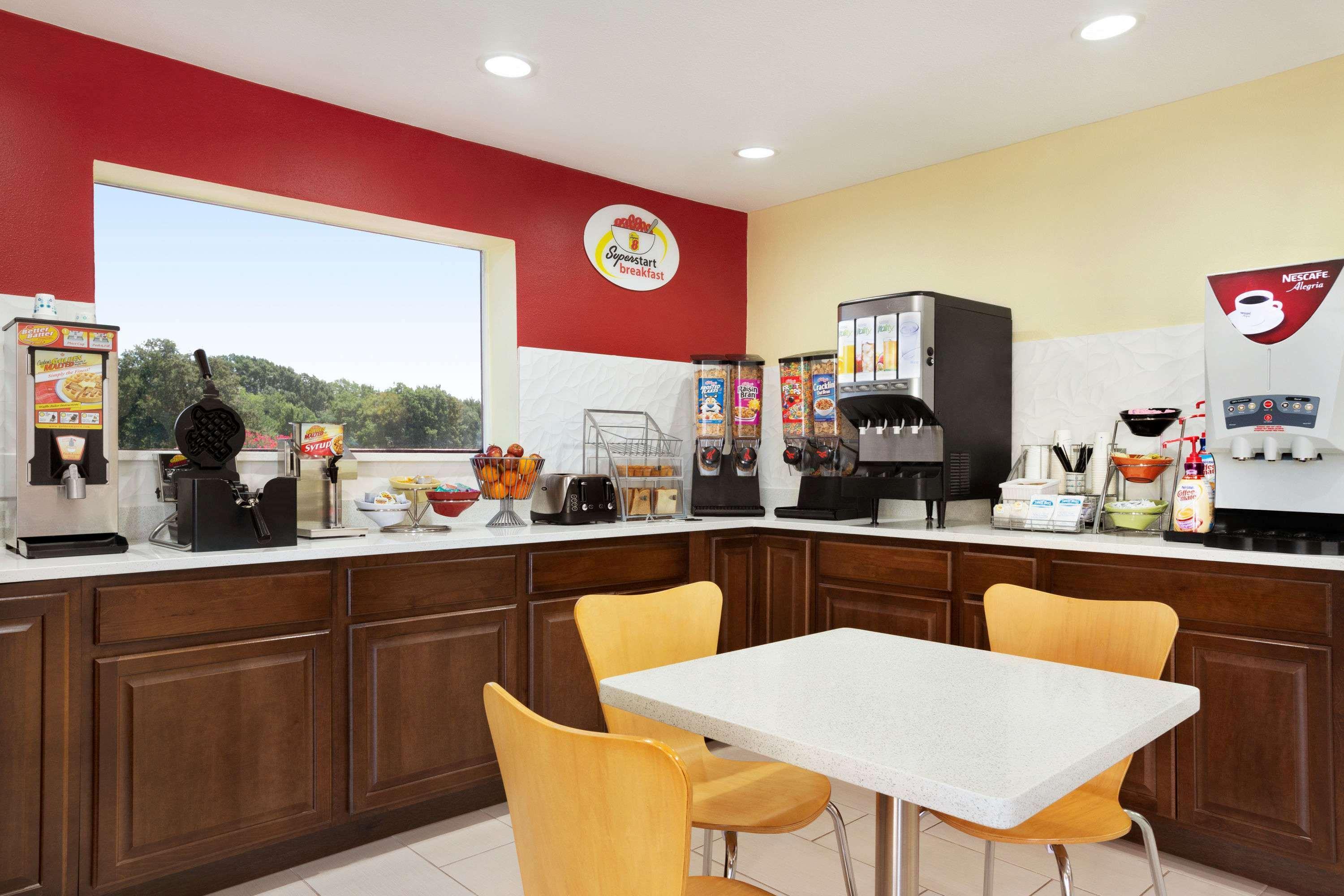Super 8 By Wyndham Corsicana Εξωτερικό φωτογραφία