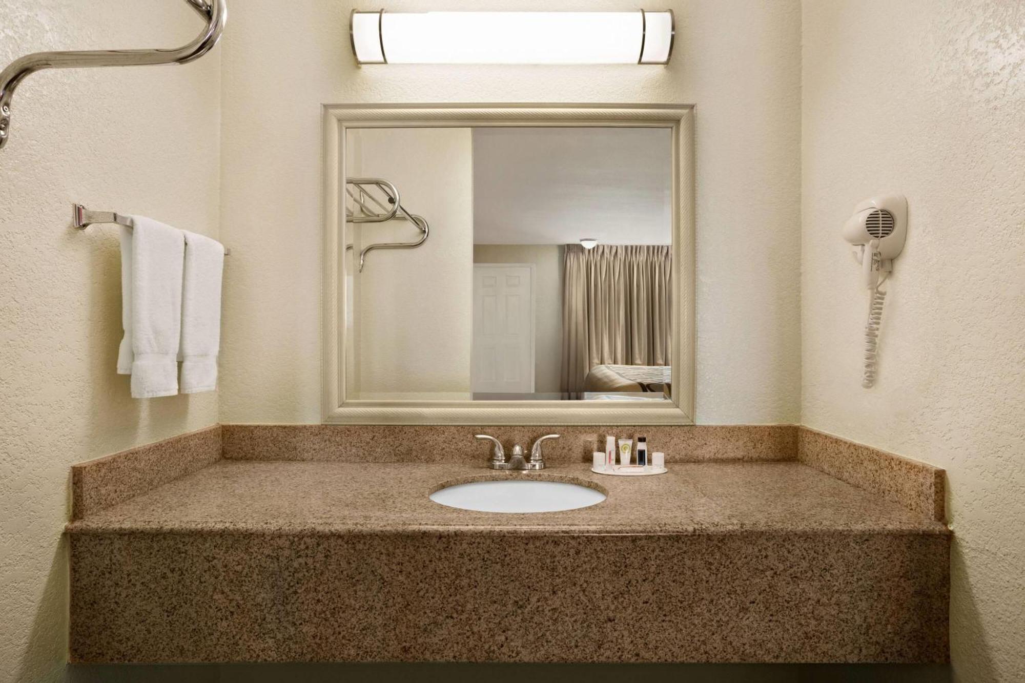 Super 8 By Wyndham Corsicana Εξωτερικό φωτογραφία