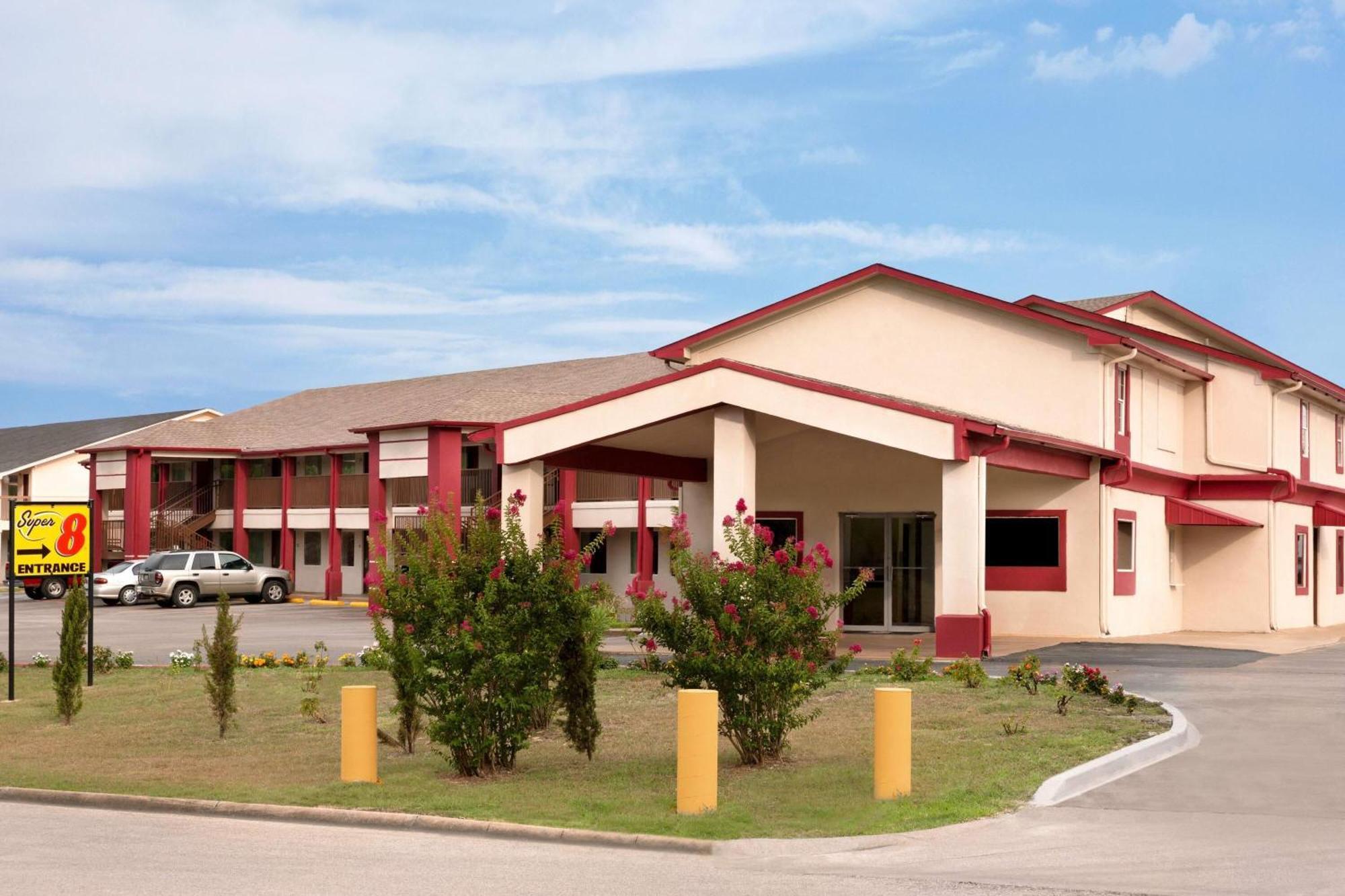 Super 8 By Wyndham Corsicana Εξωτερικό φωτογραφία