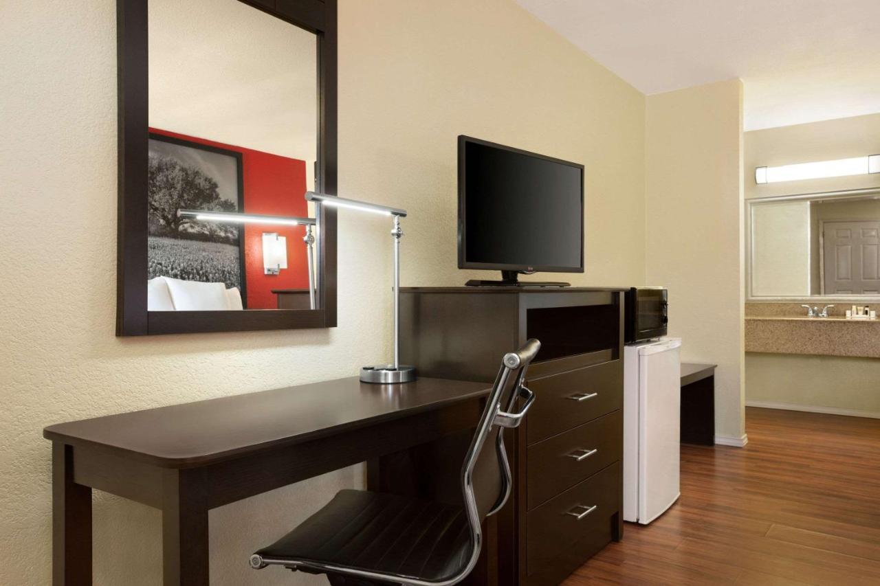 Super 8 By Wyndham Corsicana Εξωτερικό φωτογραφία