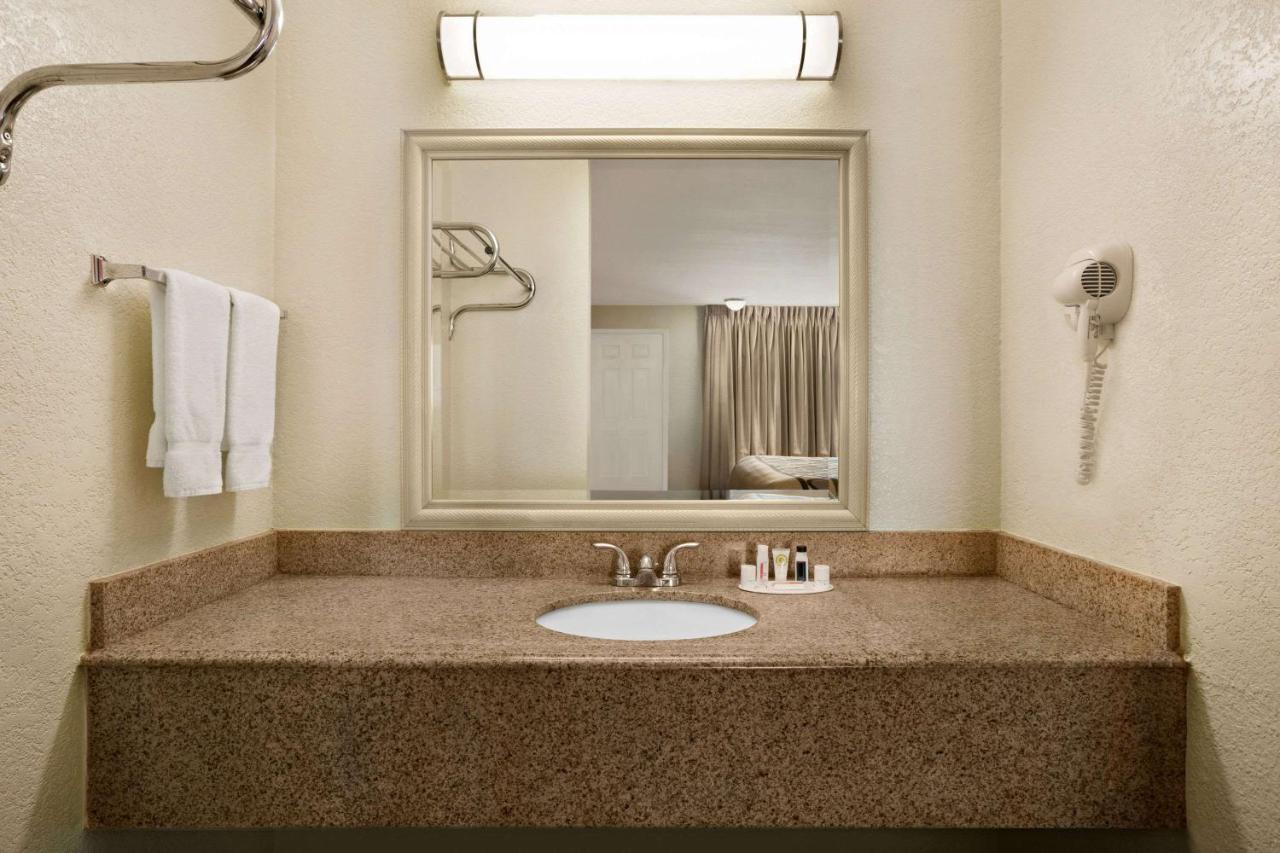 Super 8 By Wyndham Corsicana Εξωτερικό φωτογραφία