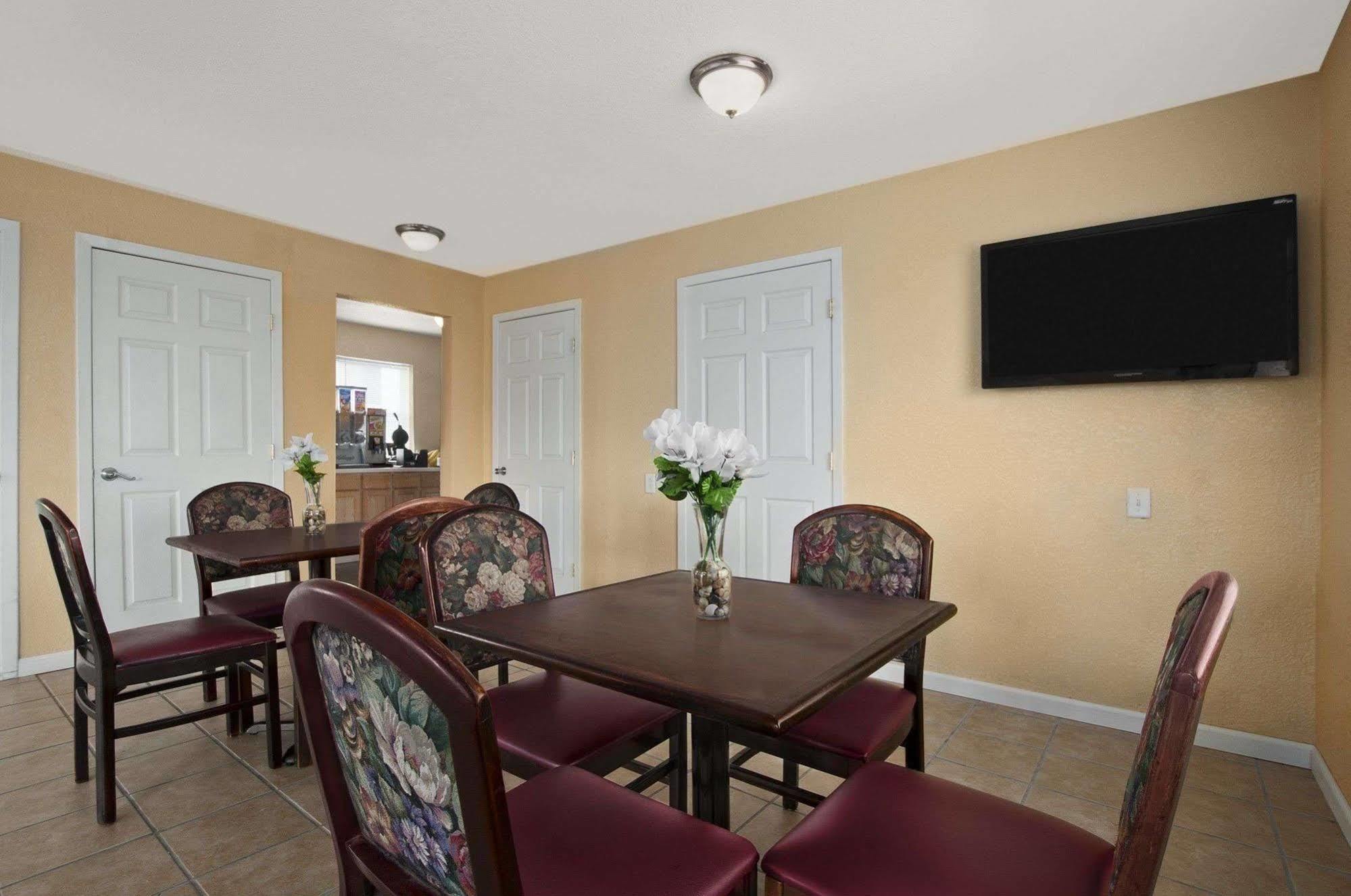Super 8 By Wyndham Corsicana Εξωτερικό φωτογραφία